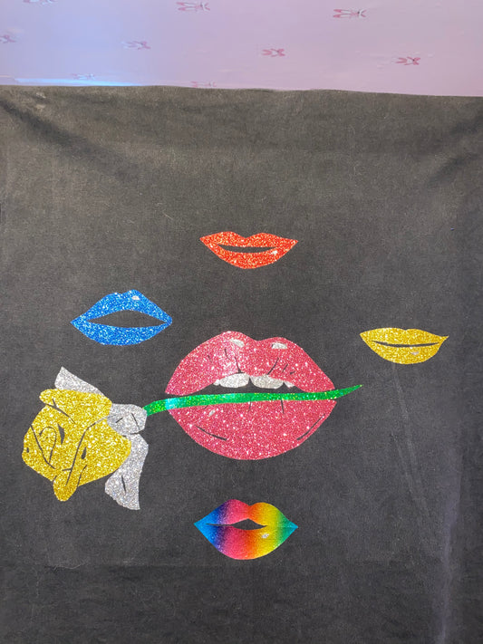 SPARKLING LIPS ROSES T SHIRT