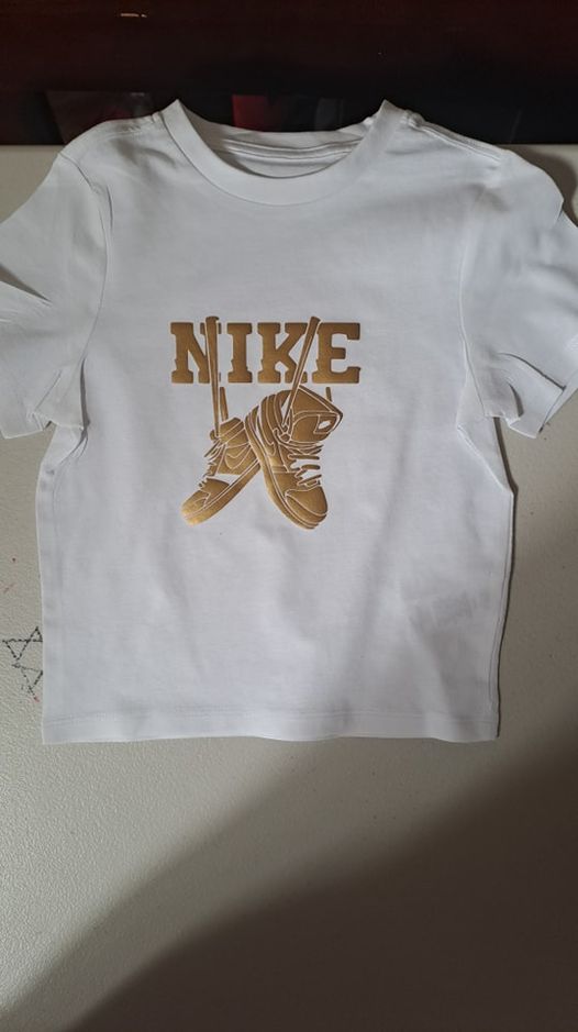 SNEAKER T SHIRT